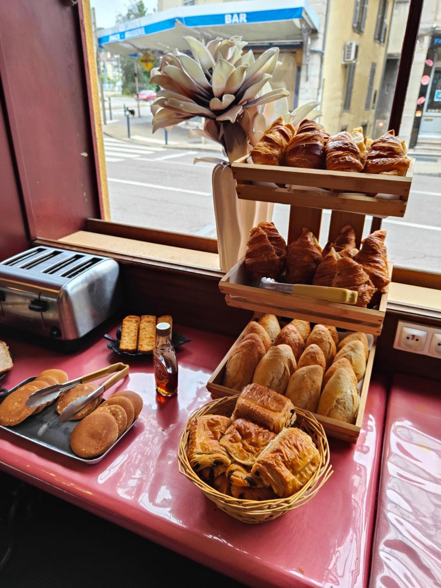 Hotel Terminus - Pizzeria Pizz'A Gogo - Salle De Sport - Face A La Gare Lons-le-Saunier Luaran gambar